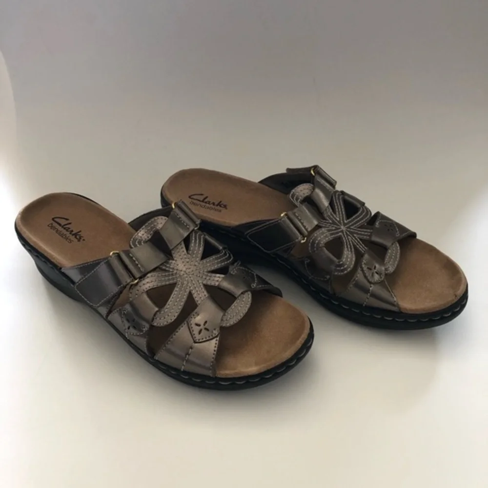 Clarks Bendables Shoes Sandal’s Women’s Size 10M Brown Slip‎ On Open Toe